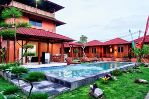 Newly constructed Serene Timber Retreat! Perfect location for long term stays